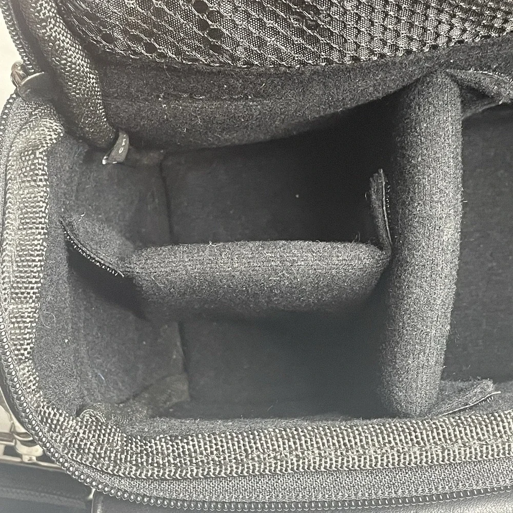 Quantaray Camera Bag Soft Adjustable Multiple Zipper Compartments Shoulder Strap